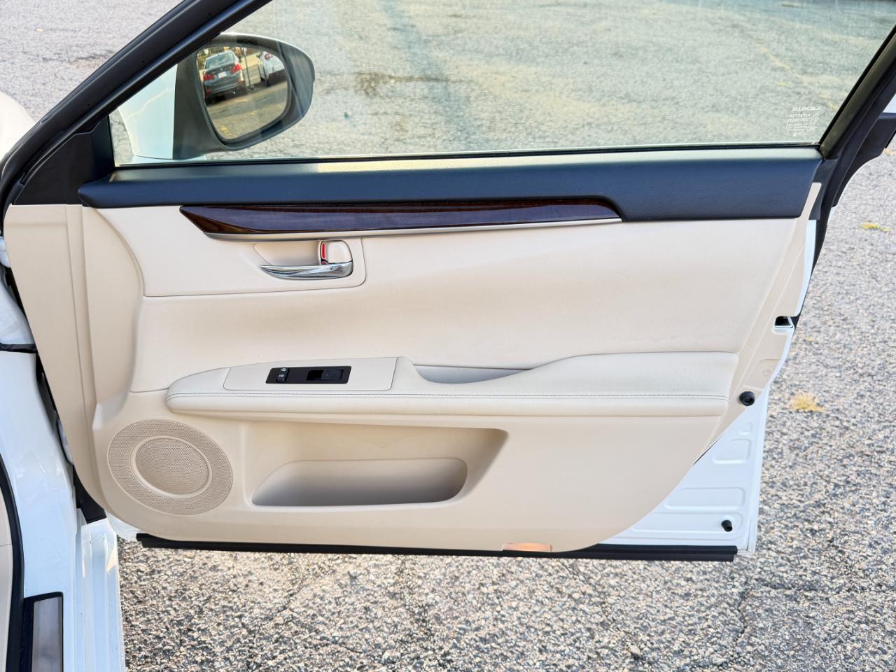 Lexus ES 350 4dr Sdn 2015