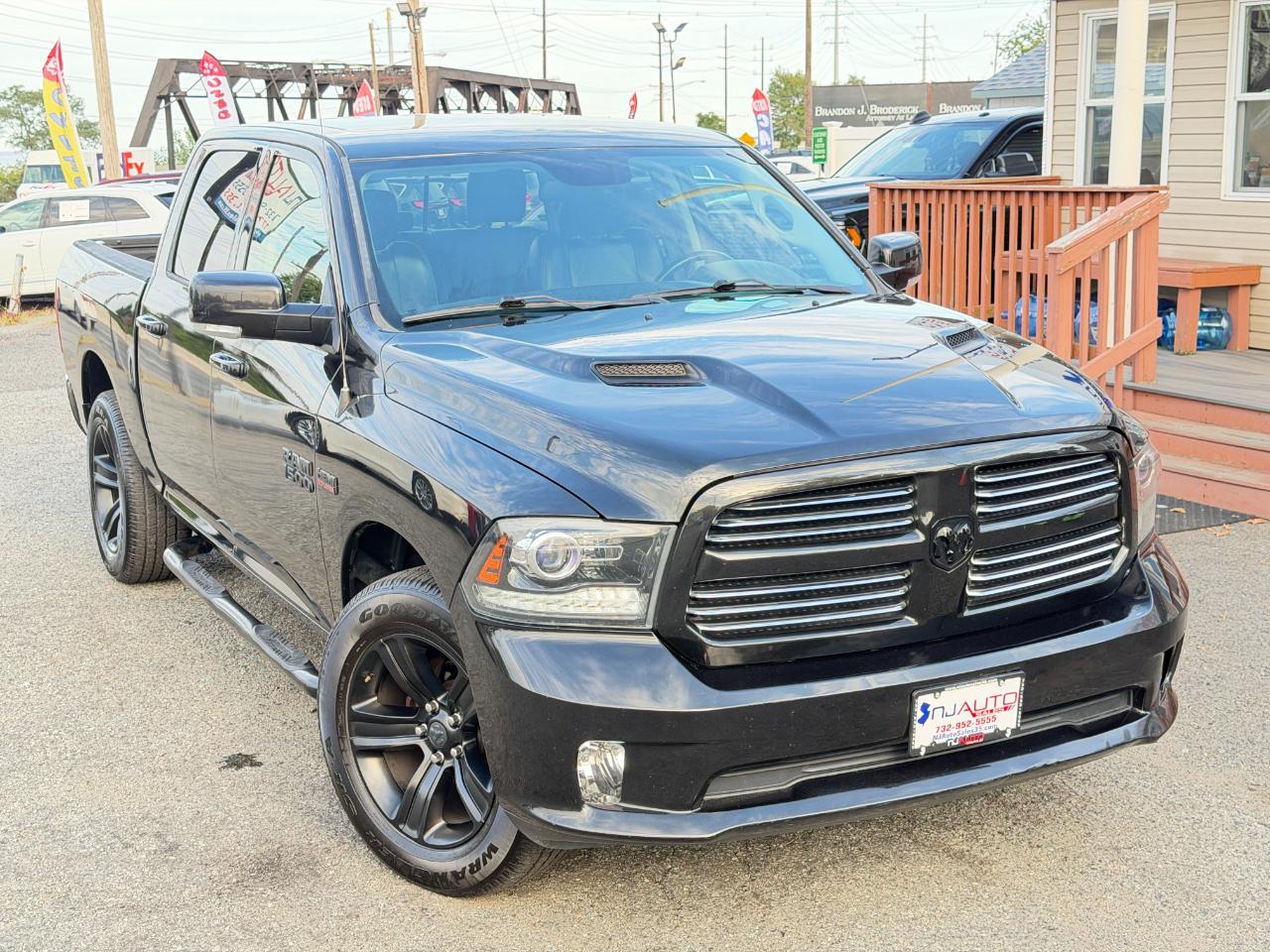 RAM 1500 4WD Crew Cab 140.5" Sport 2016