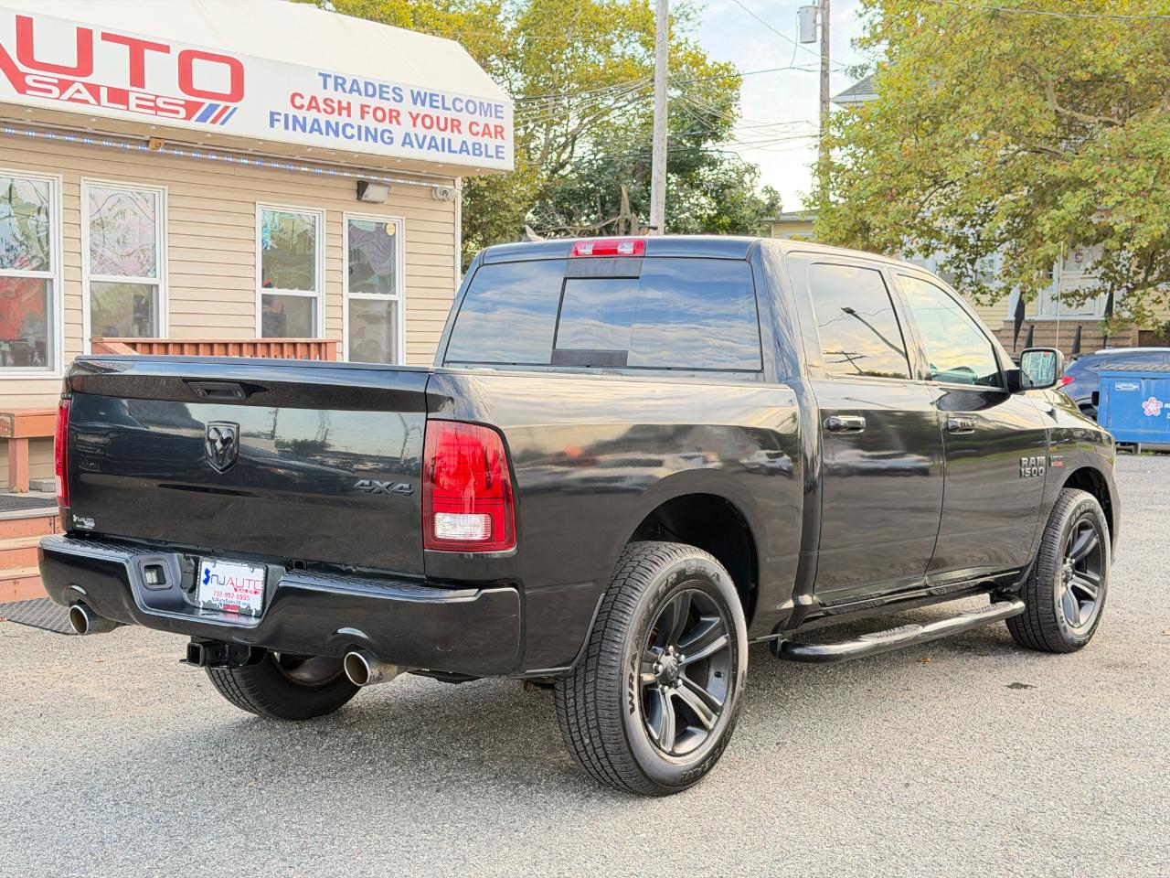 RAM 1500 4WD Crew Cab 140.5" Sport 2016