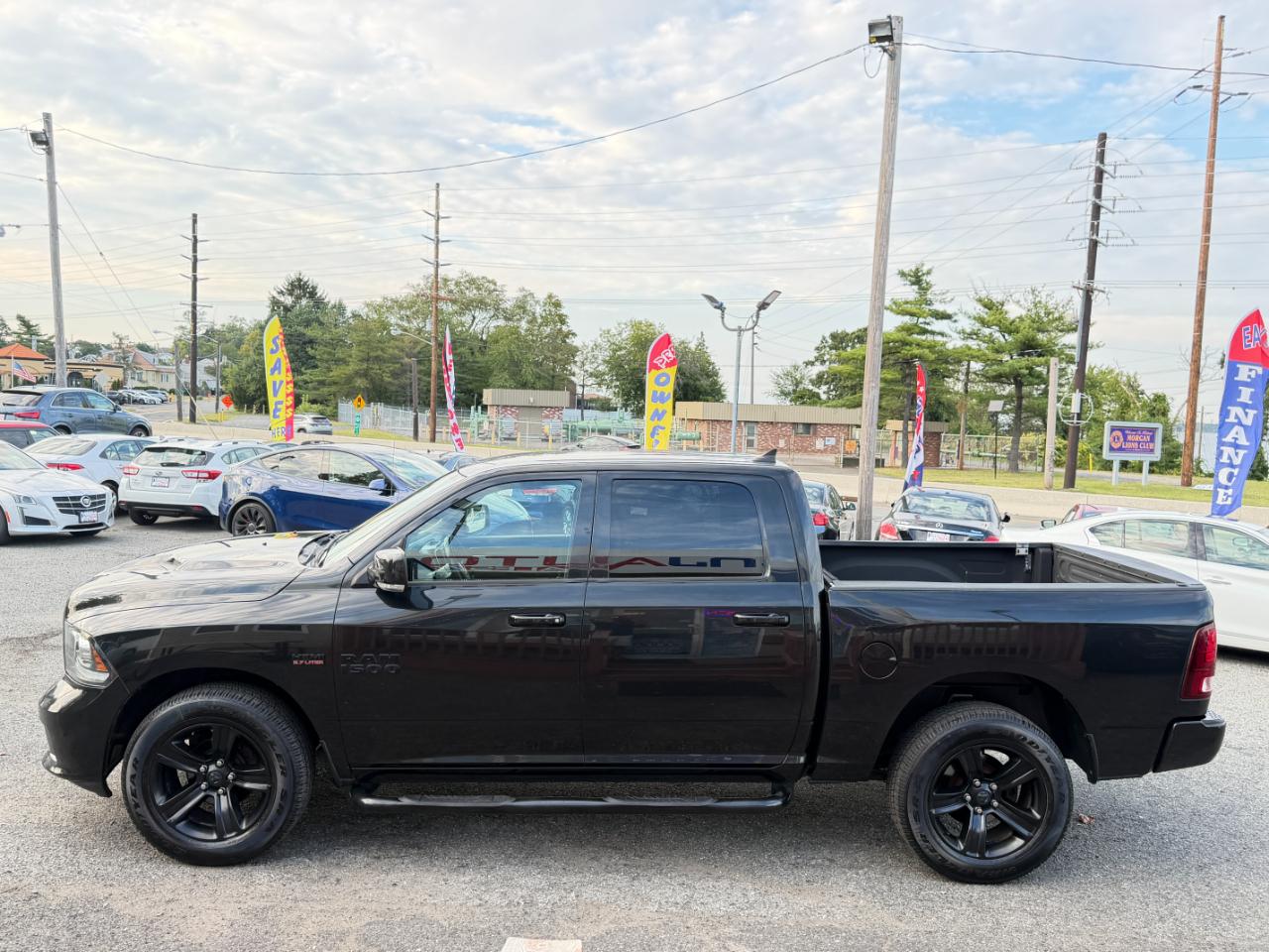 RAM 1500 4WD Crew Cab 140.5" Sport 2016