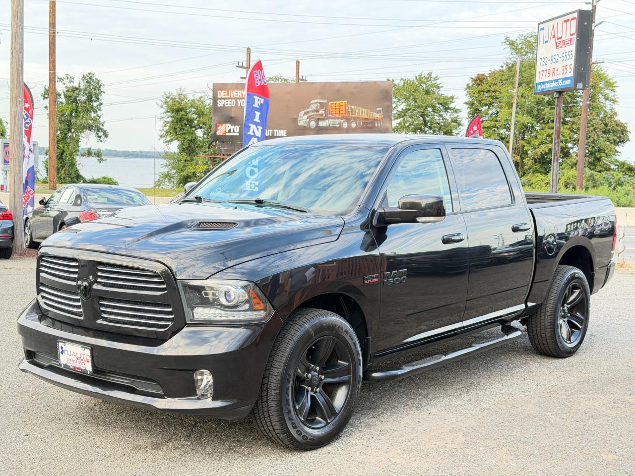 RAM 1500 4WD Crew Cab 140.5" Sport 2016