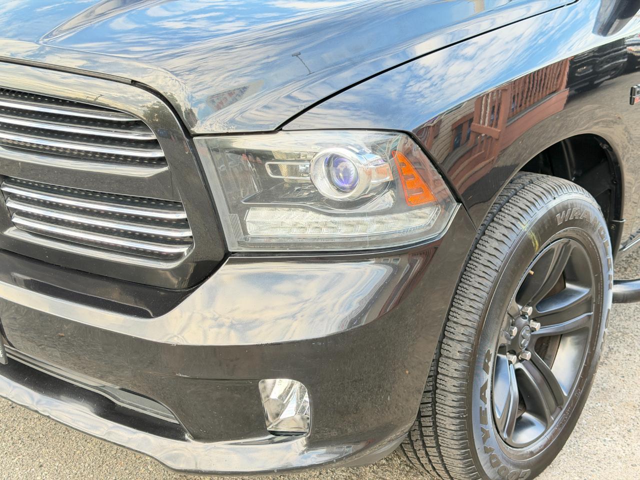 RAM 1500 4WD Crew Cab 140.5" Sport 2016