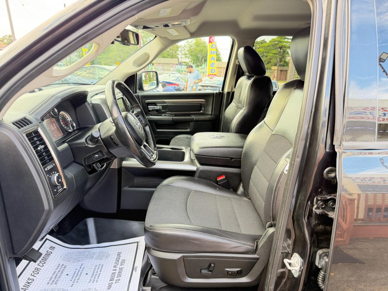 RAM 1500 4WD Crew Cab 140.5" Sport 2016