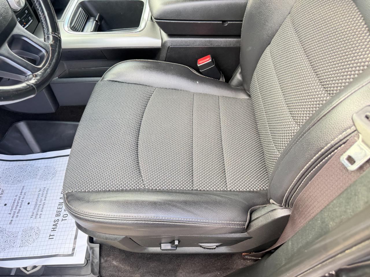 RAM 1500 4WD Crew Cab 140.5" Sport 2016