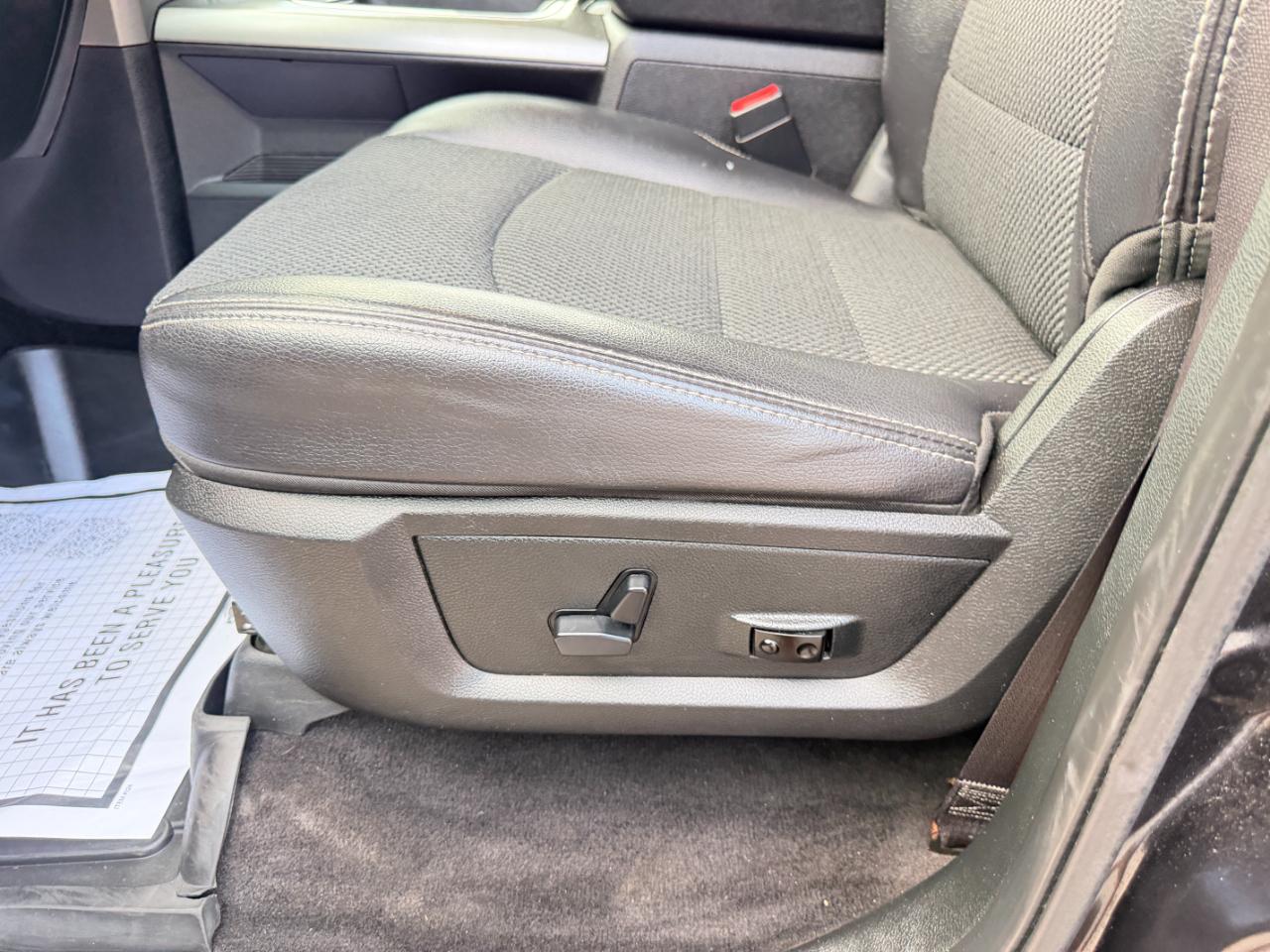 RAM 1500 4WD Crew Cab 140.5" Sport 2016