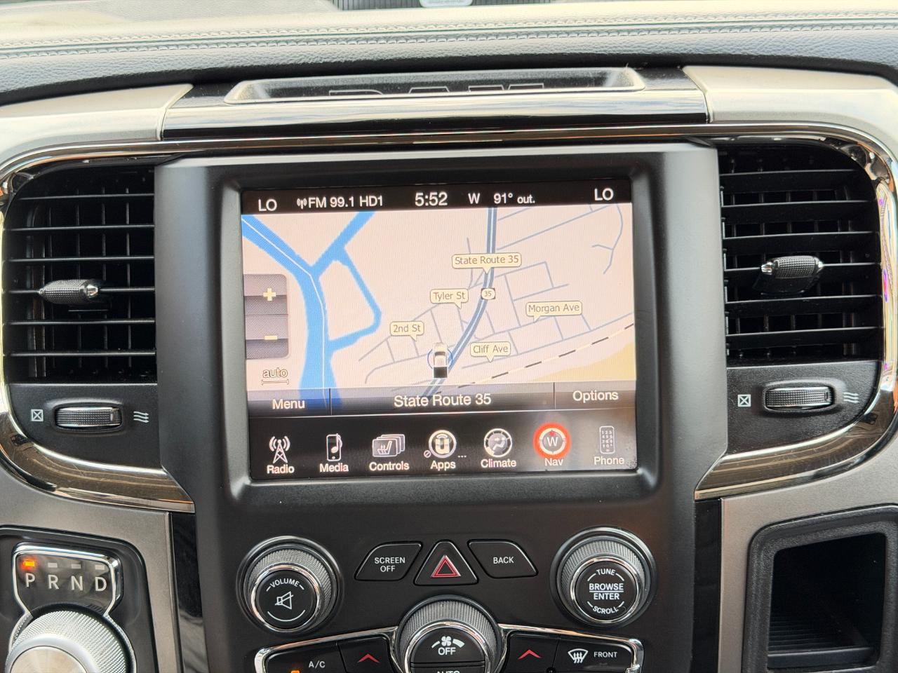 RAM 1500 4WD Crew Cab 140.5" Sport 2016
