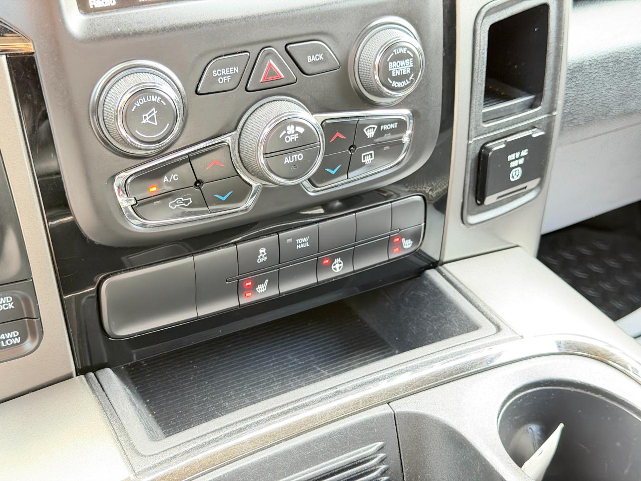 RAM 1500 4WD Crew Cab 140.5" Sport 2016