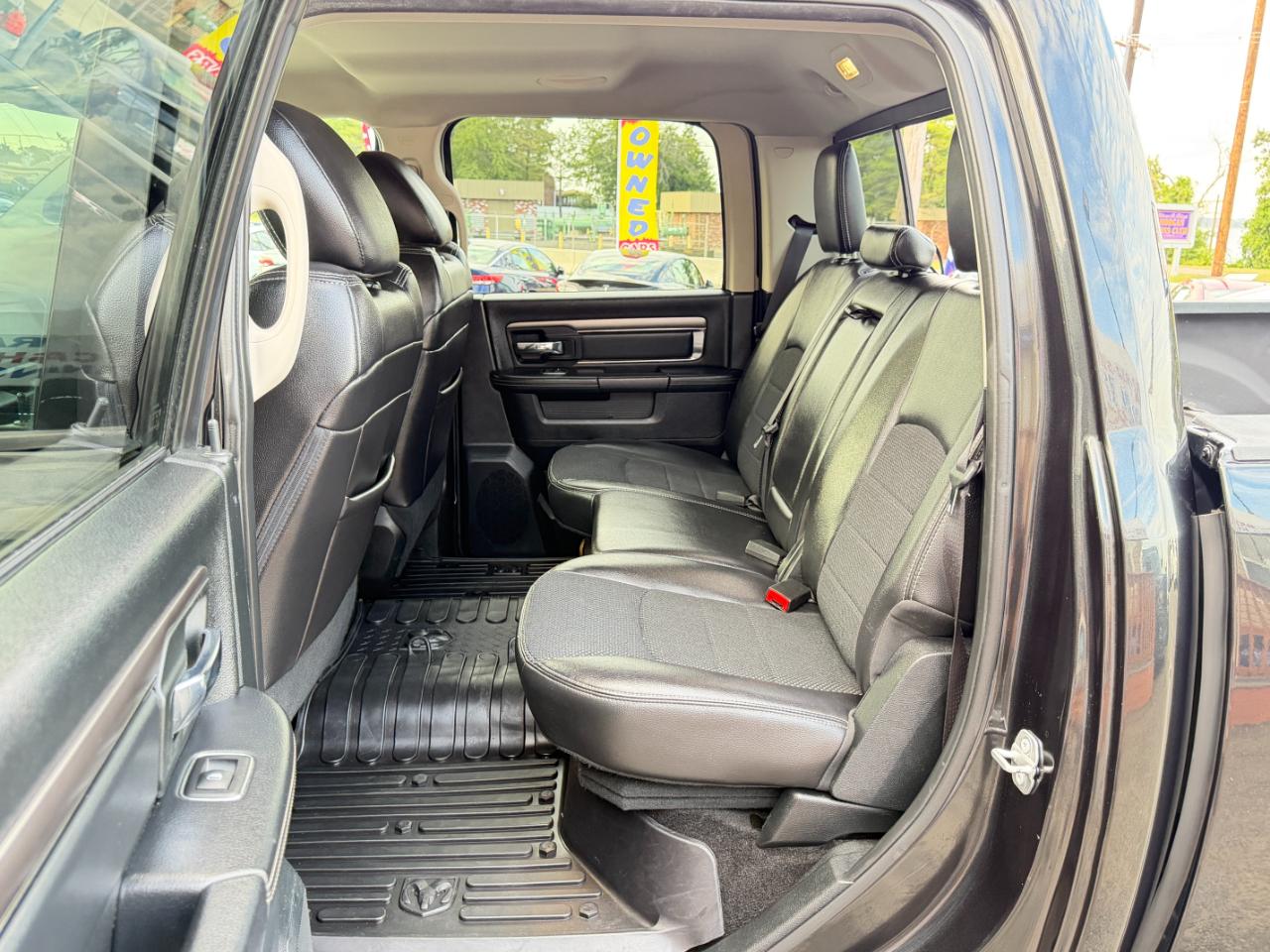 RAM 1500 4WD Crew Cab 140.5" Sport 2016
