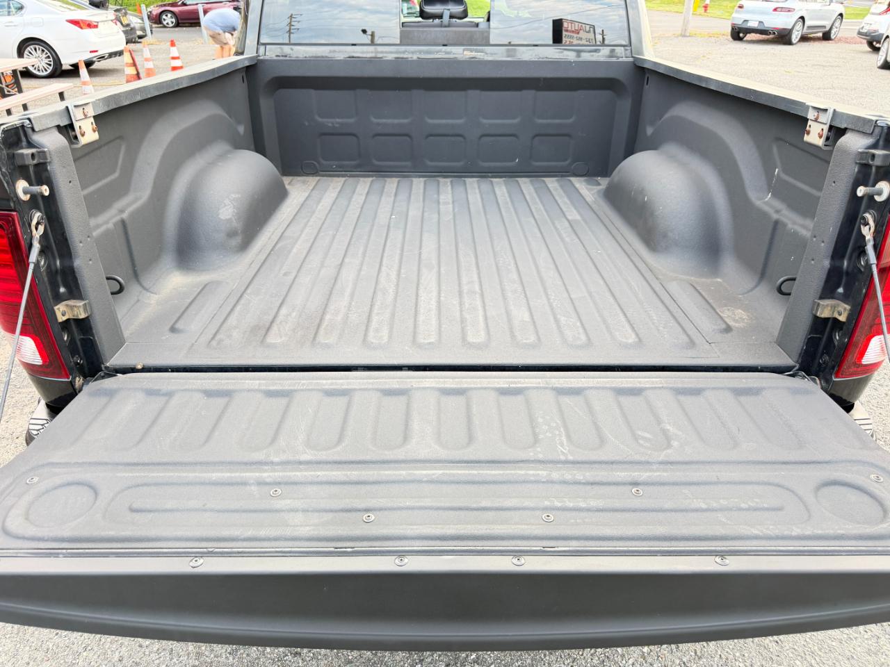 RAM 1500 4WD Crew Cab 140.5" Sport 2016