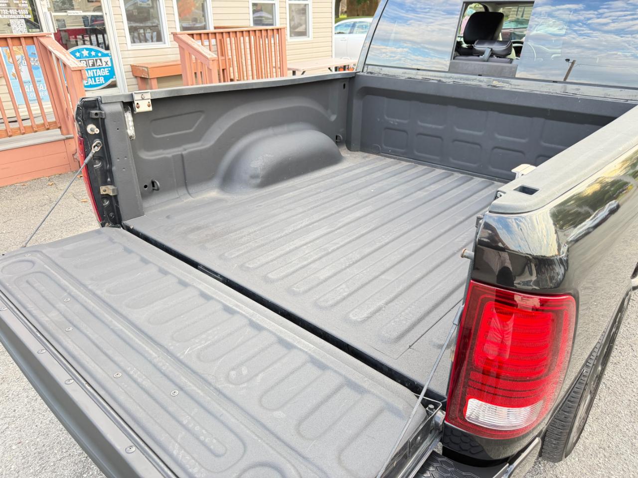 RAM 1500 4WD Crew Cab 140.5" Sport 2016