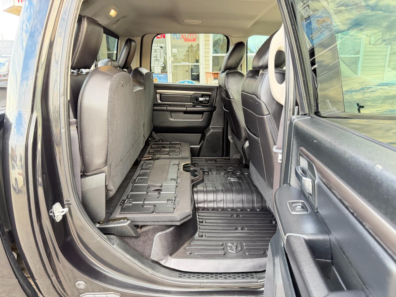 RAM 1500 4WD Crew Cab 140.5" Sport 2016