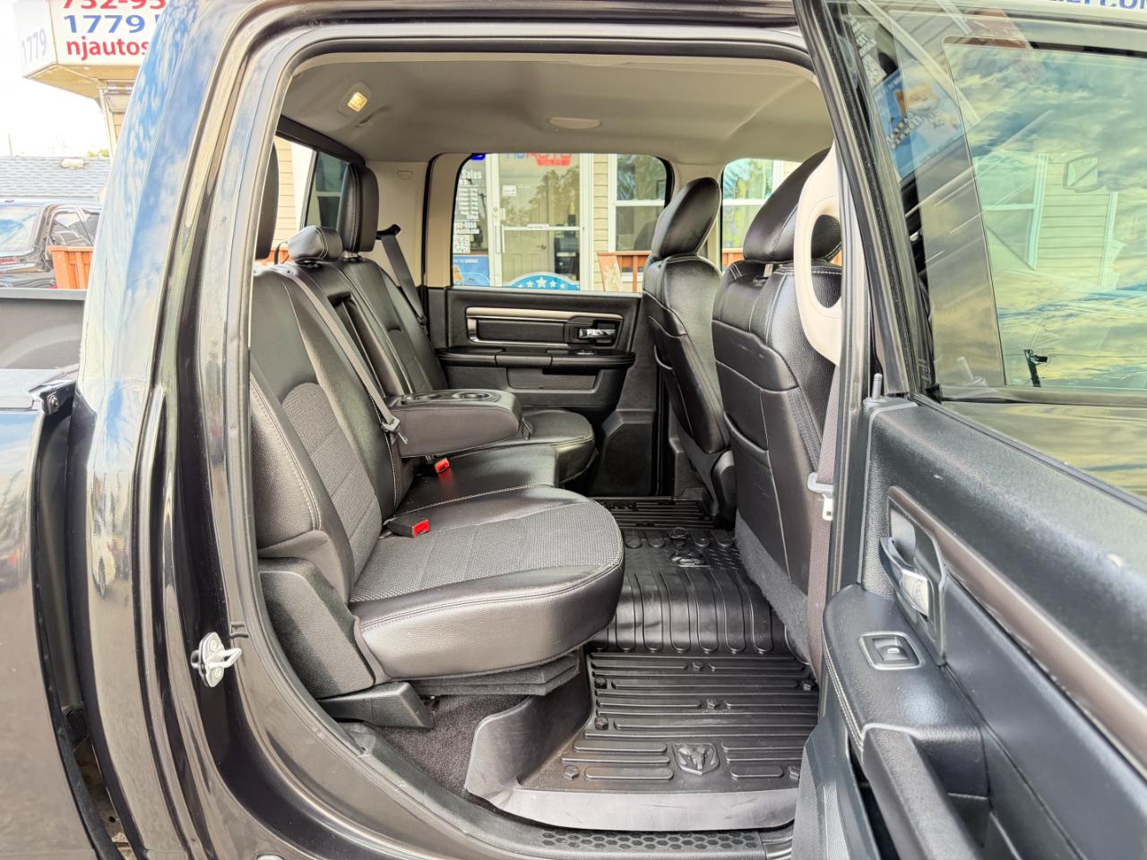 RAM 1500 4WD Crew Cab 140.5" Sport 2016