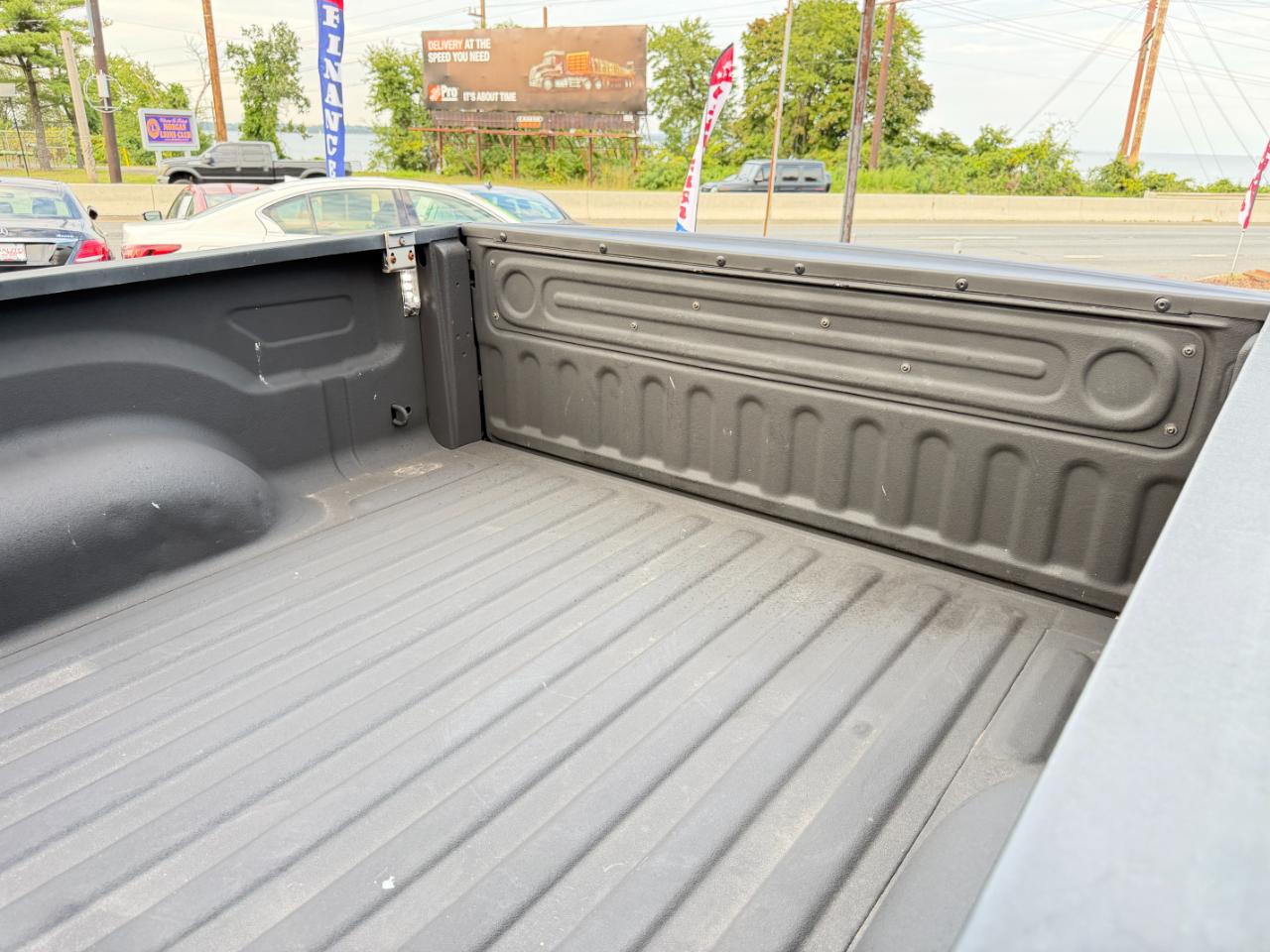 RAM 1500 4WD Crew Cab 140.5" Sport 2016