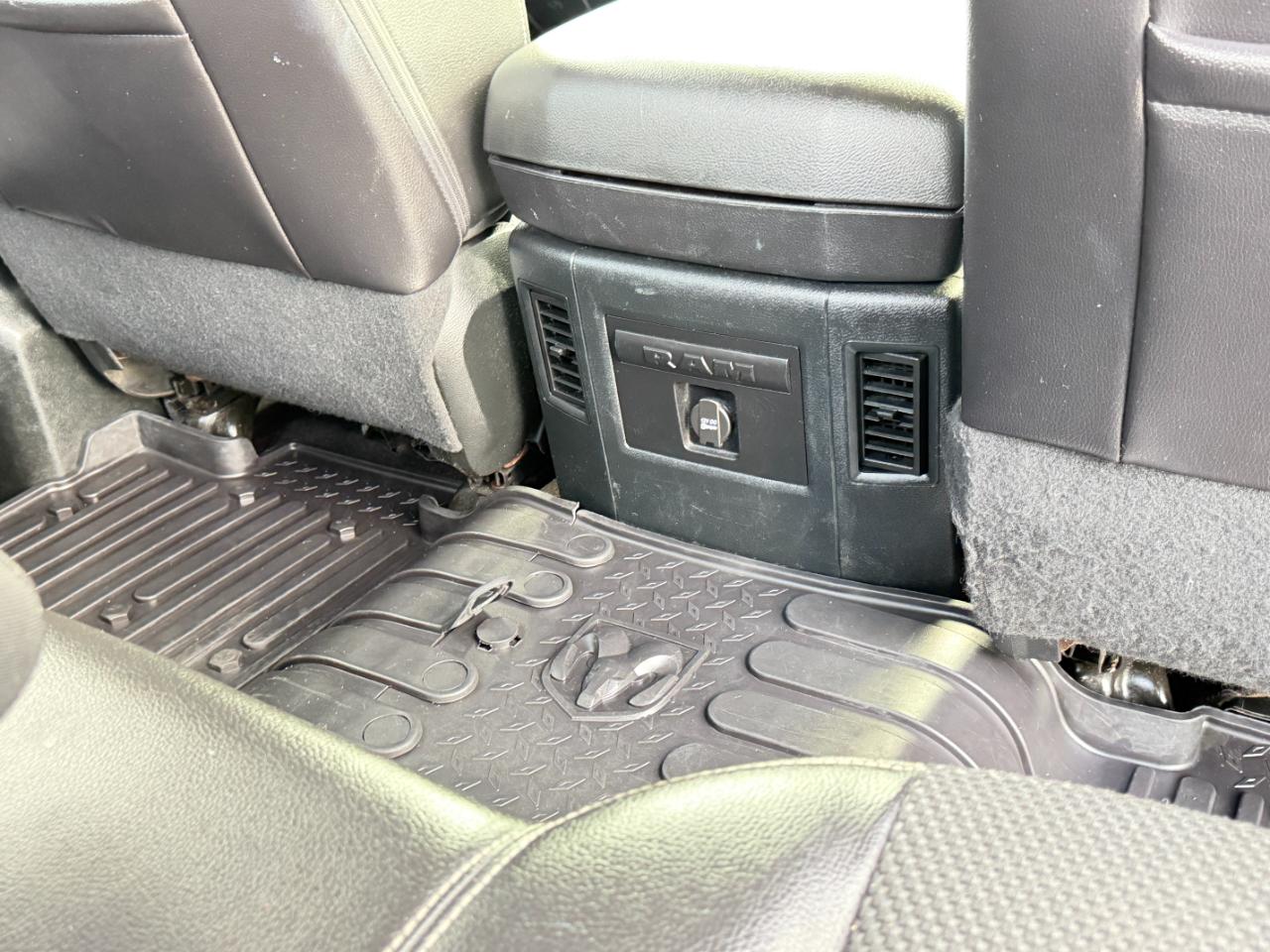 RAM 1500 4WD Crew Cab 140.5" Sport 2016