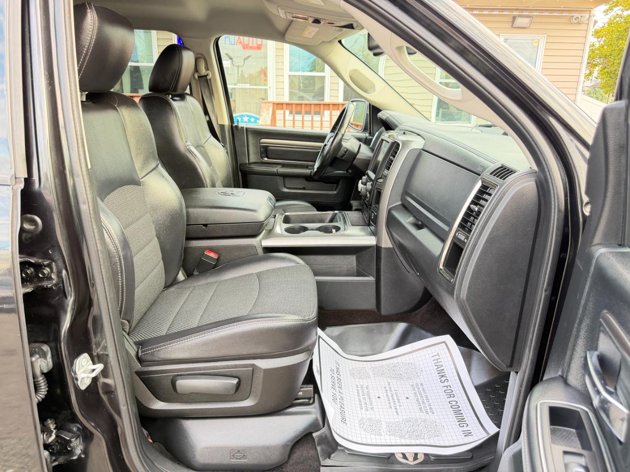 RAM 1500 4WD Crew Cab 140.5" Sport 2016
