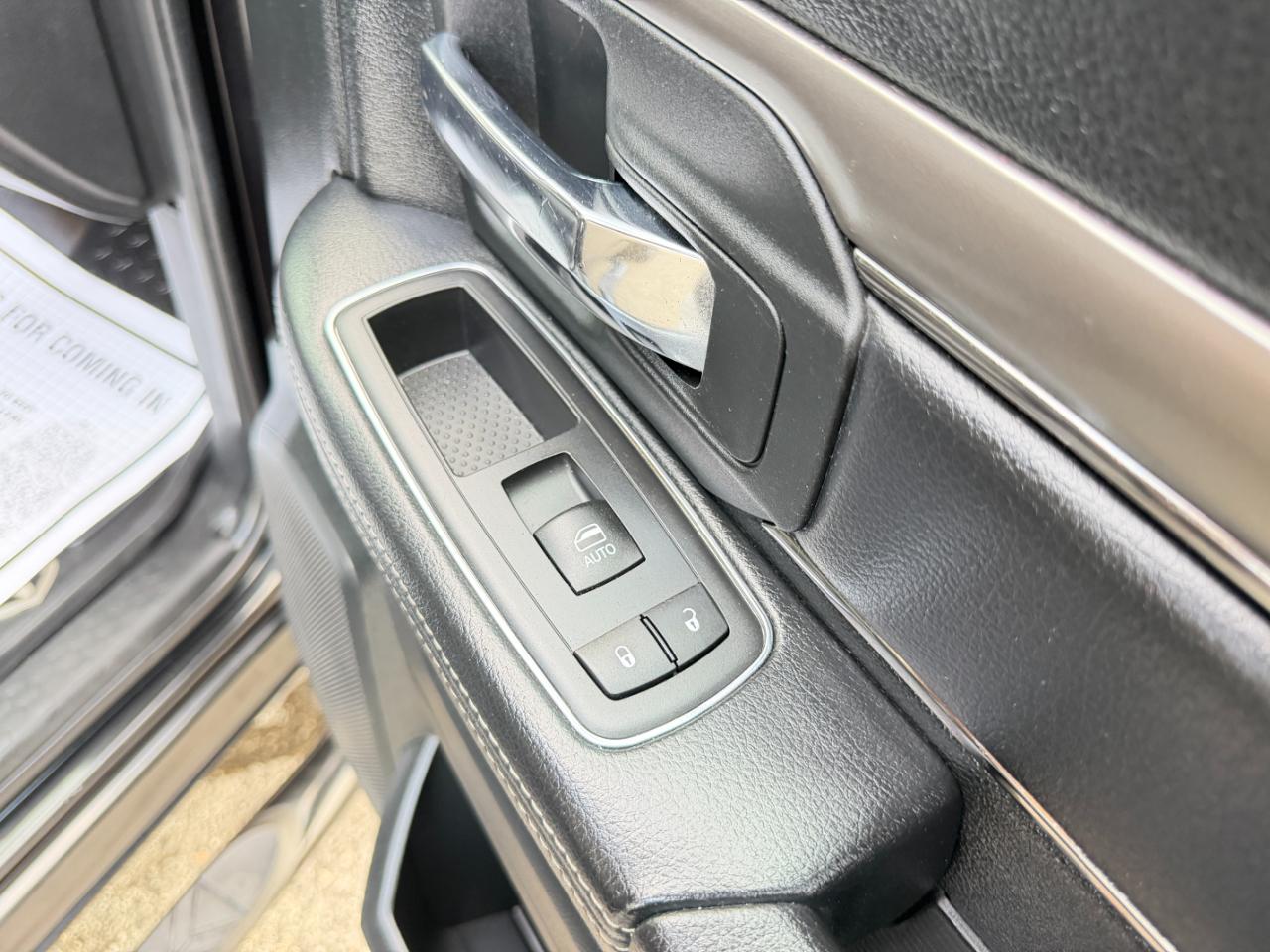 RAM 1500 4WD Crew Cab 140.5" Sport 2016