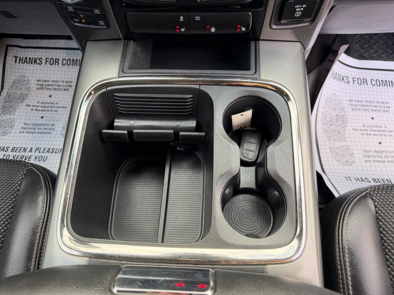 RAM 1500 4WD Crew Cab 140.5" Sport 2016