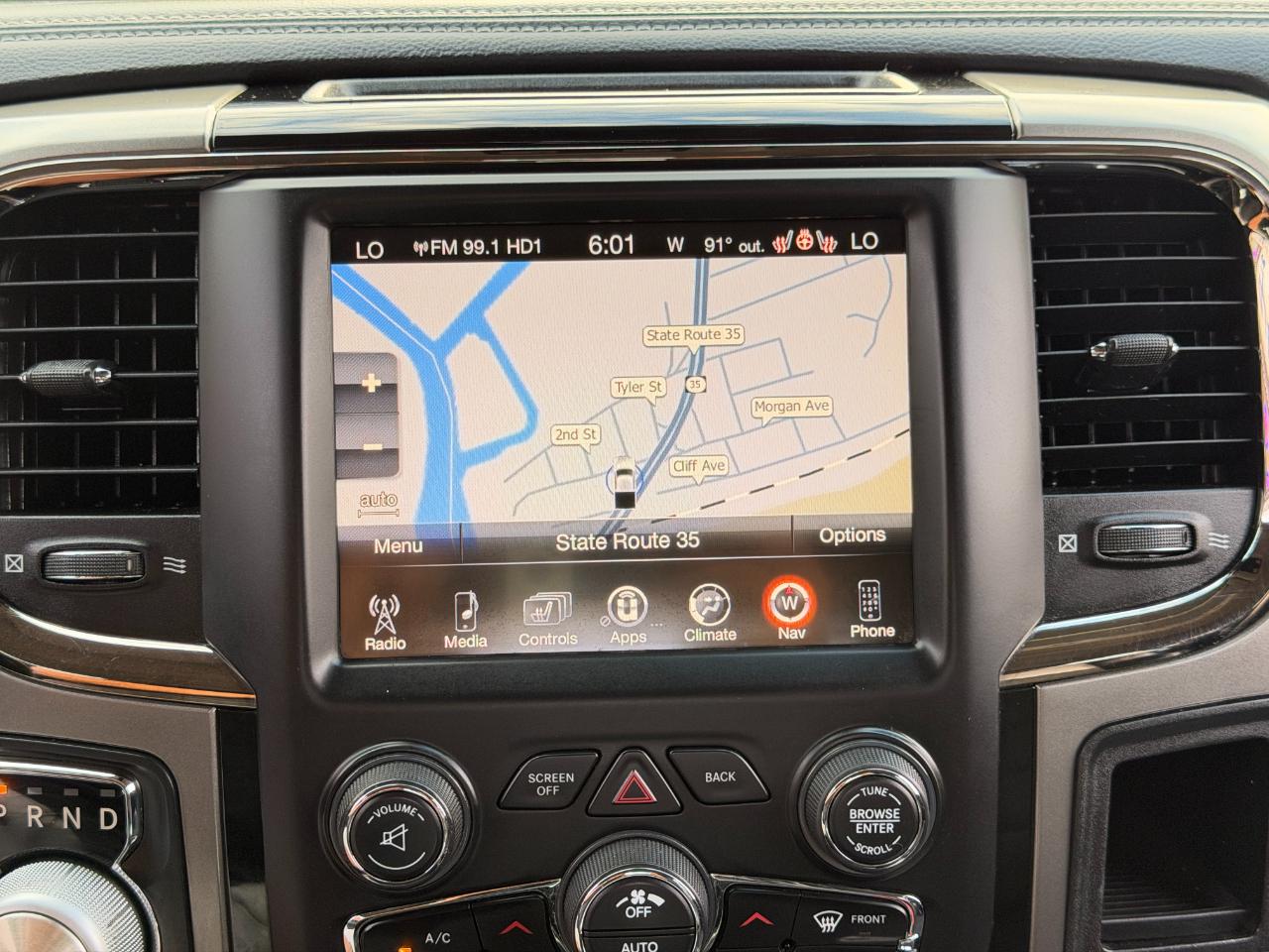RAM 1500 4WD Crew Cab 140.5" Sport 2016