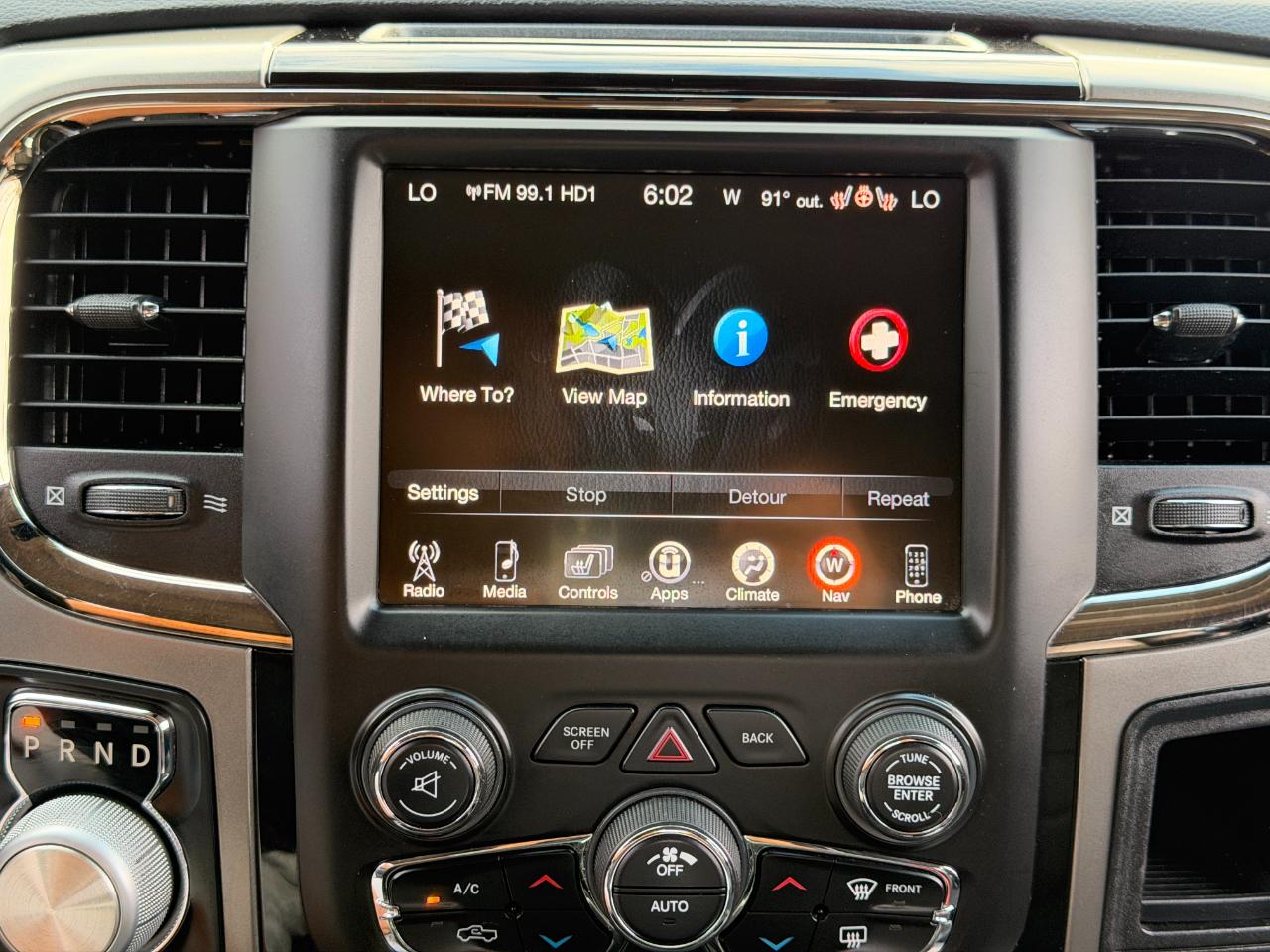 RAM 1500 4WD Crew Cab 140.5" Sport 2016