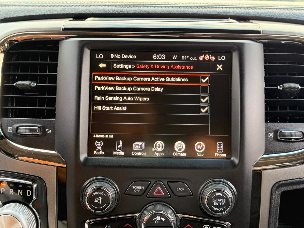 RAM 1500 4WD Crew Cab 140.5" Sport 2016