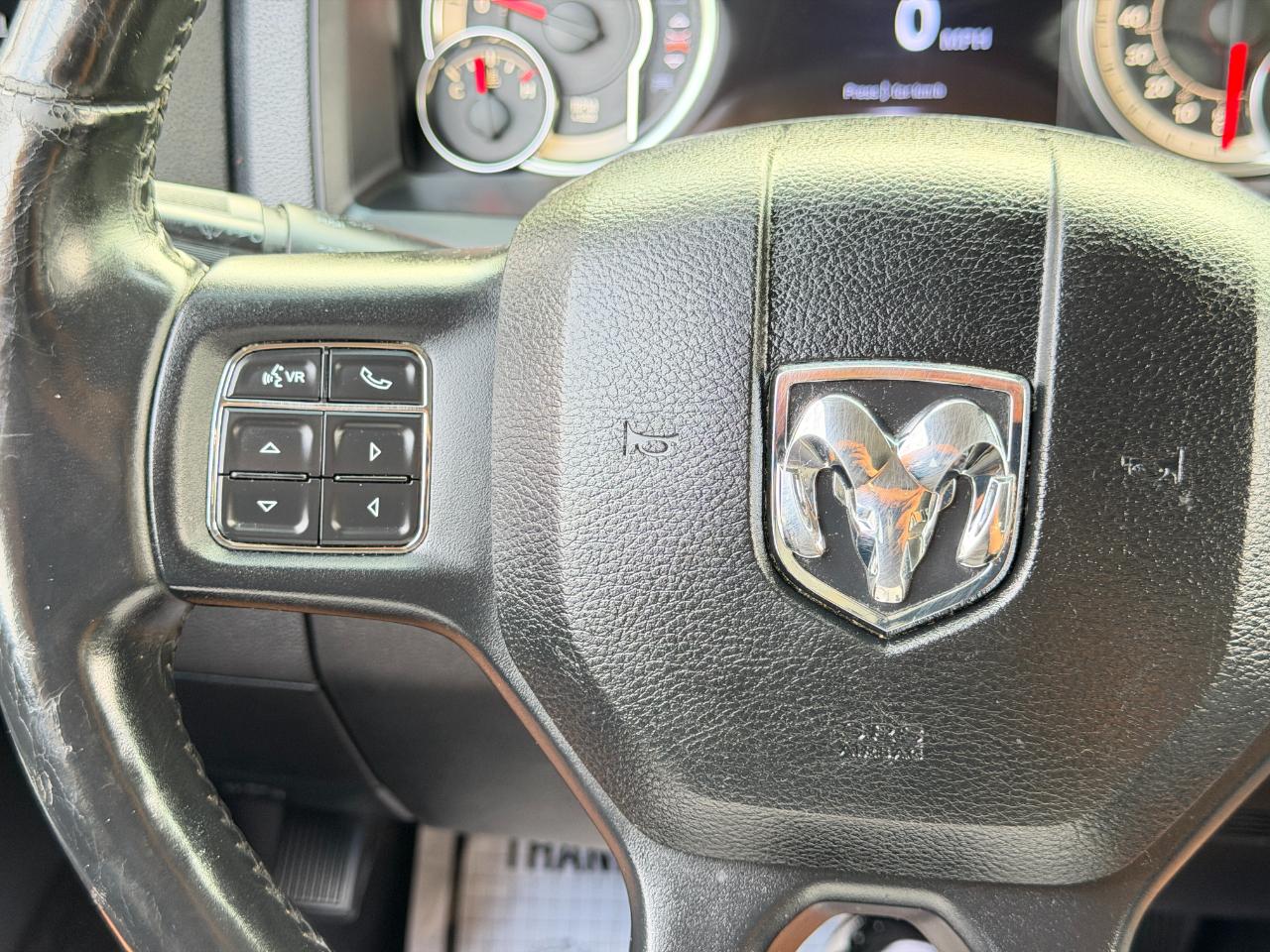 RAM 1500 4WD Crew Cab 140.5" Sport 2016