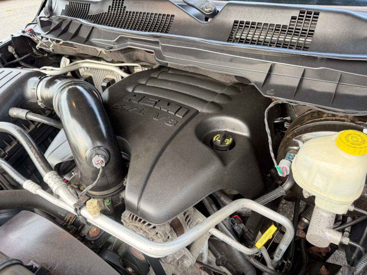 RAM 1500 4WD Crew Cab 140.5" Sport 2016