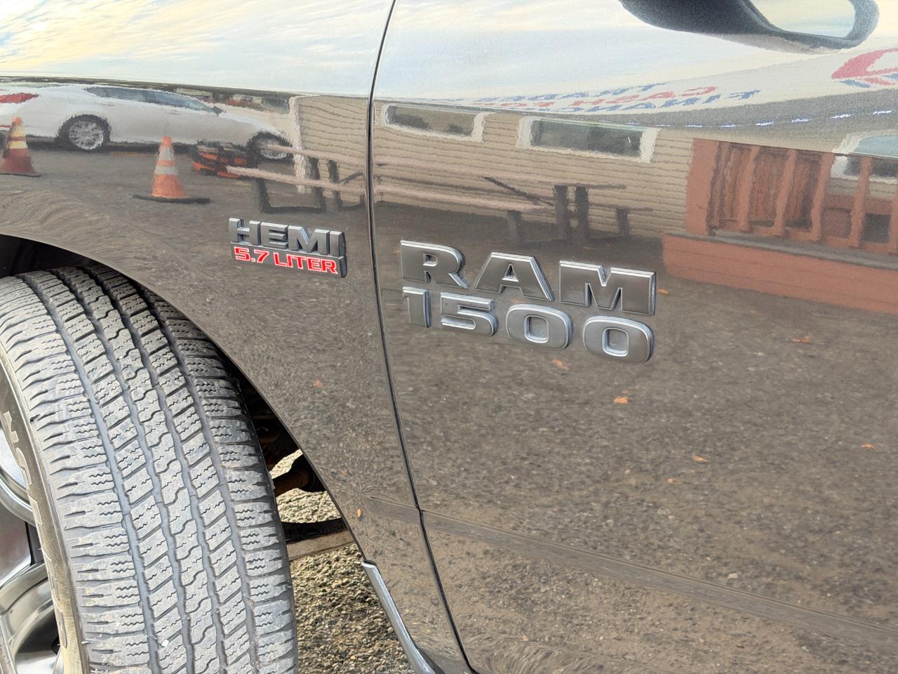 RAM 1500 4WD Crew Cab 140.5" Sport 2016