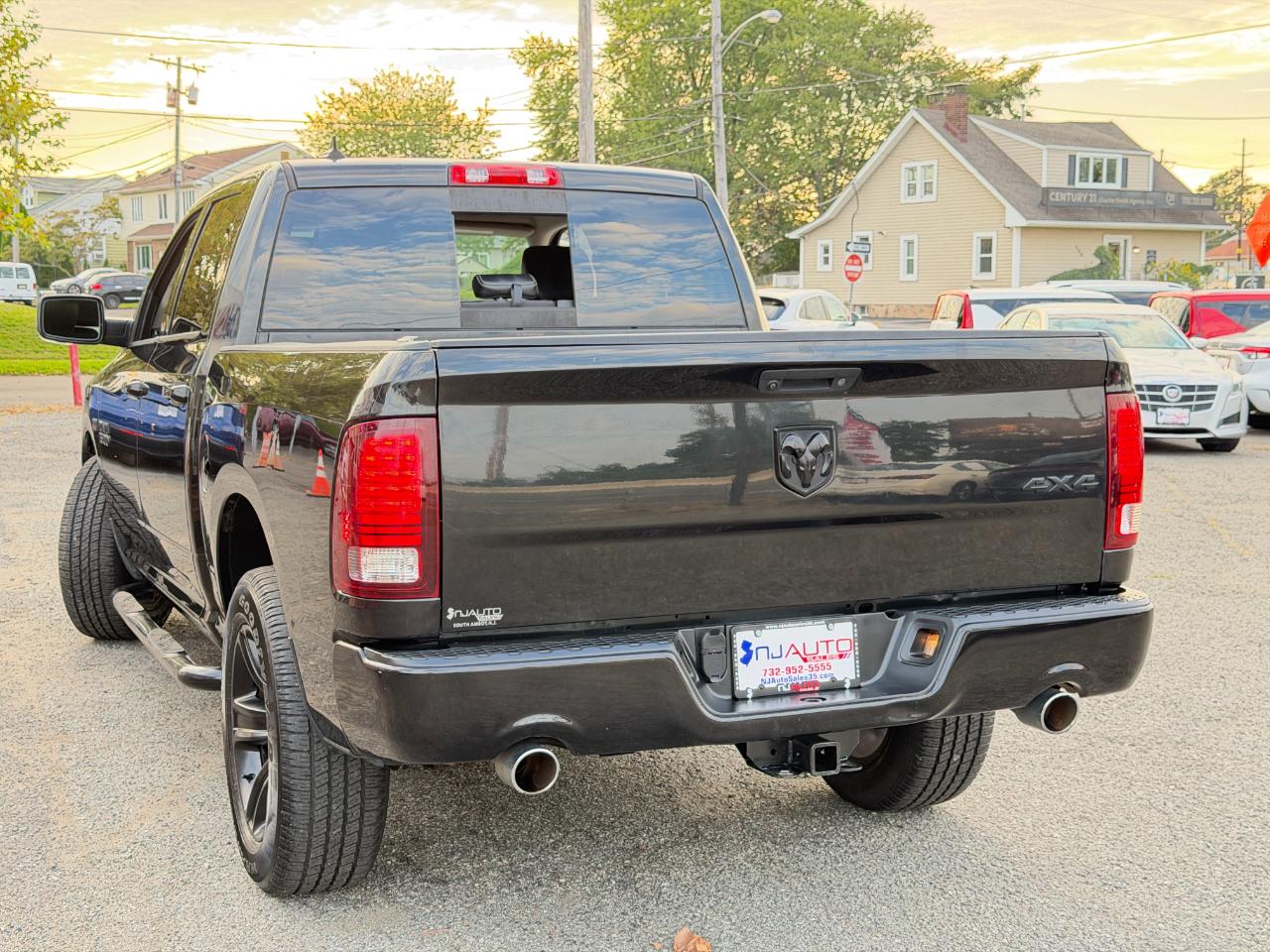RAM 1500 4WD Crew Cab 140.5" Sport 2016