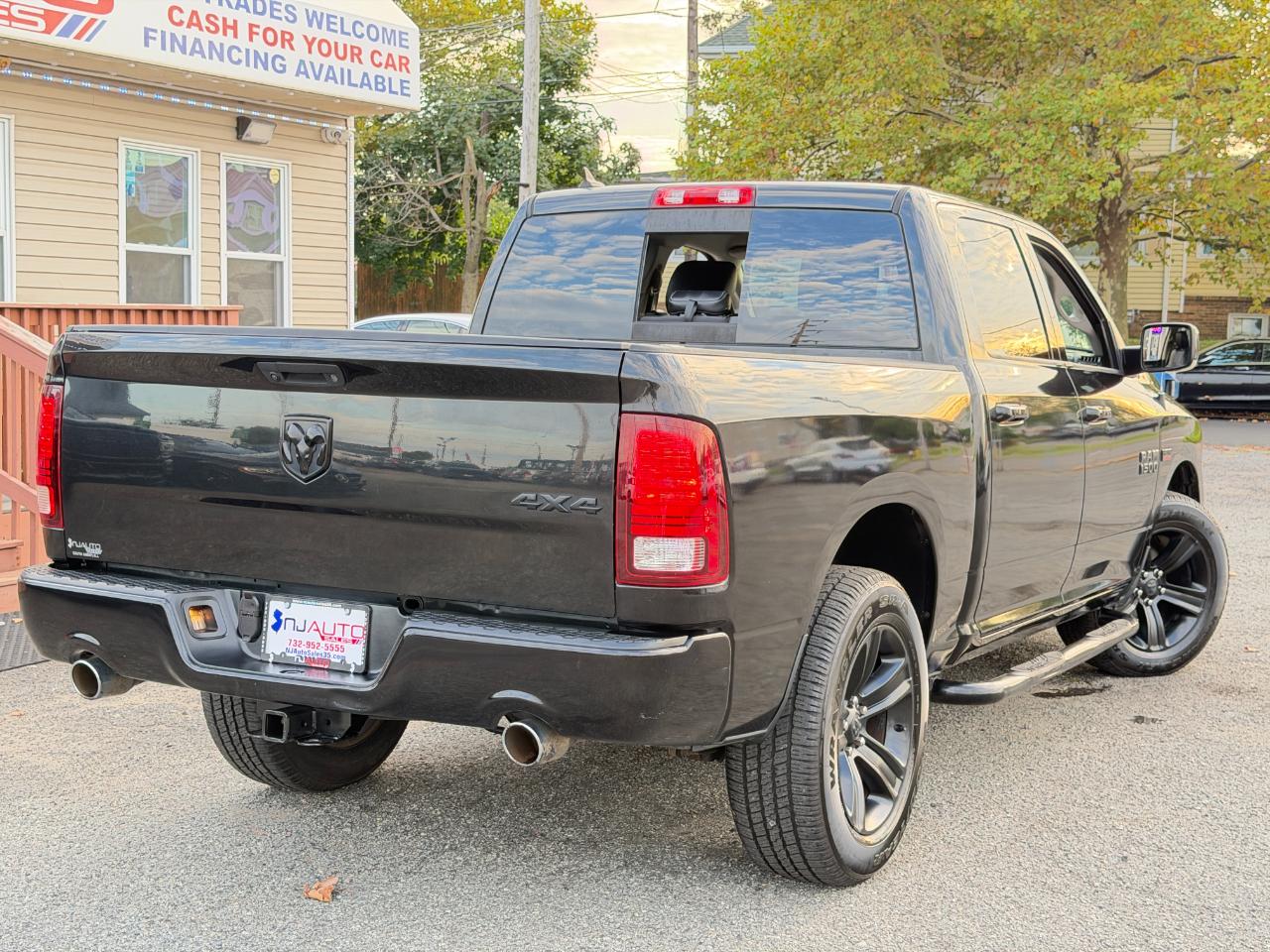 RAM 1500 4WD Crew Cab 140.5" Sport 2016