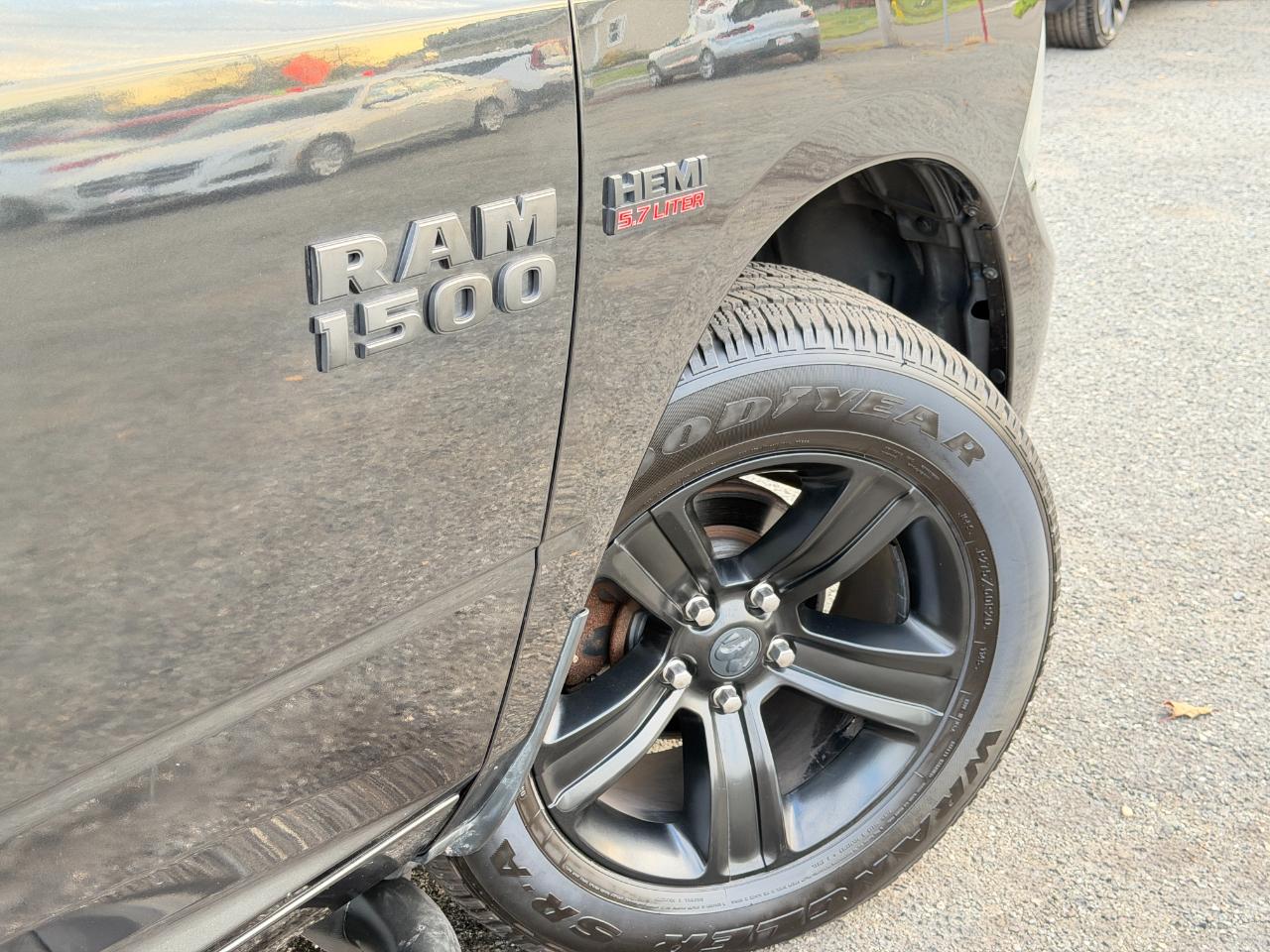 RAM 1500 4WD Crew Cab 140.5" Sport 2016