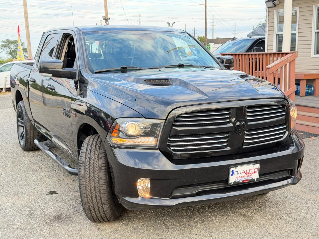 RAM 1500 4WD Crew Cab 140.5" Sport 2016