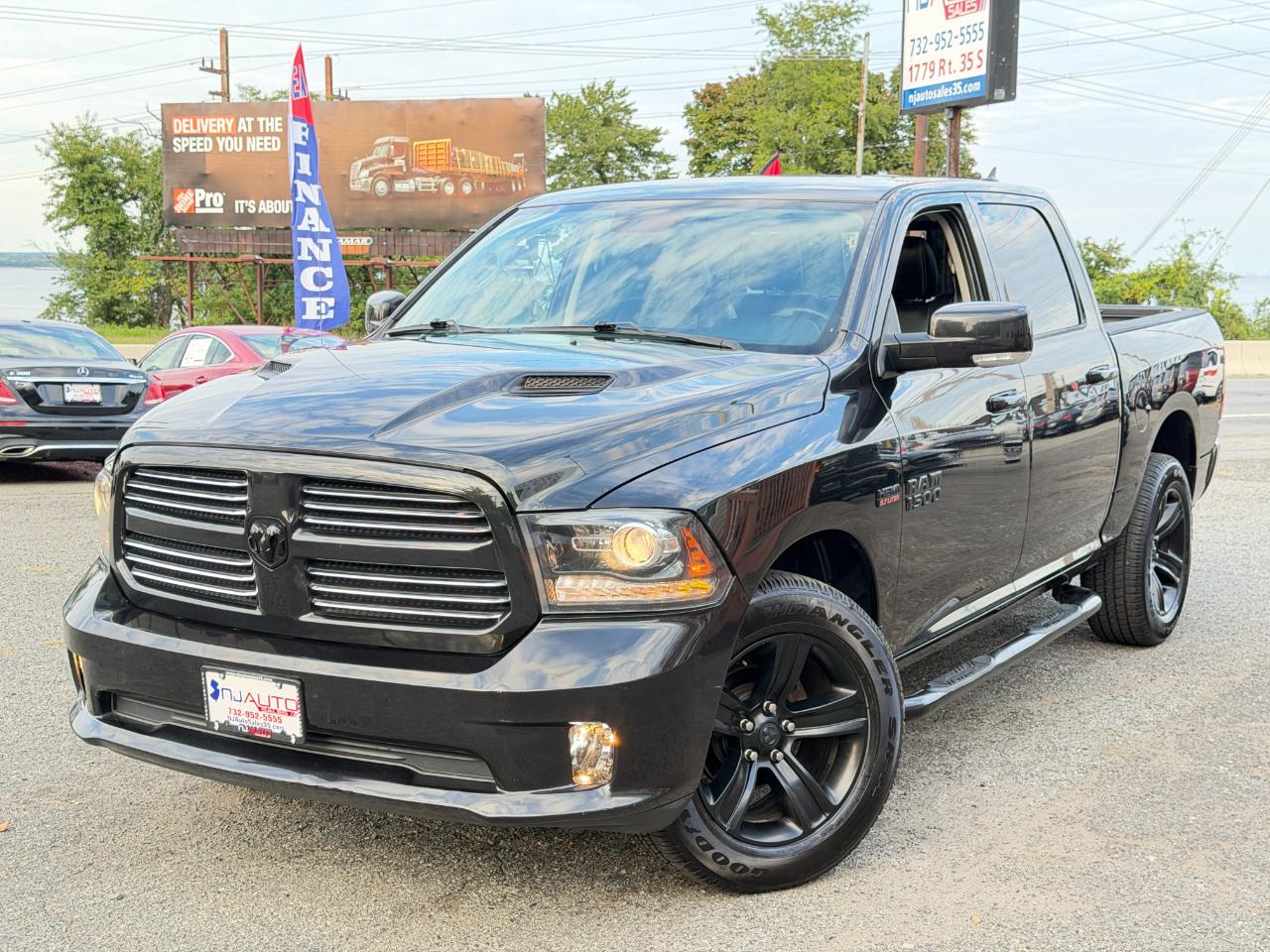RAM 1500 4WD Crew Cab 140.5" Sport 2016