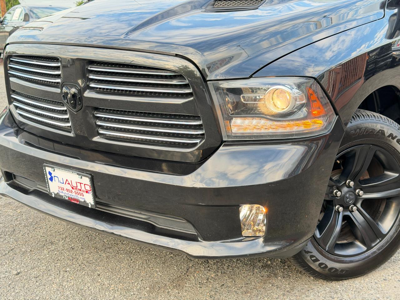 RAM 1500 4WD Crew Cab 140.5" Sport 2016