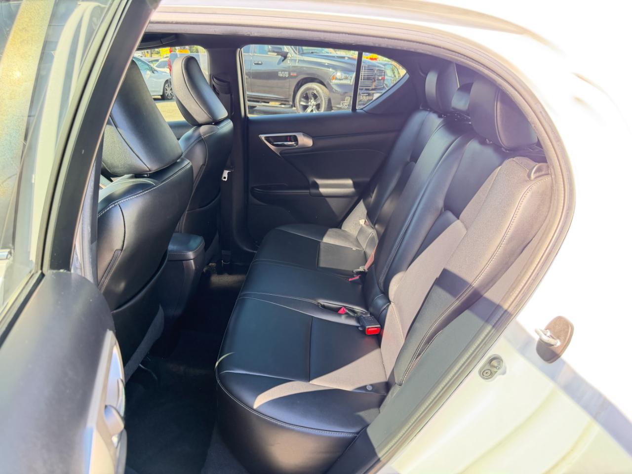 Lexus CT 200h  2015