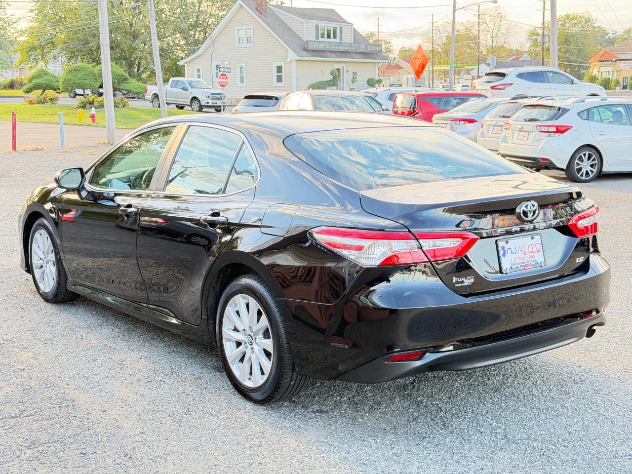 Toyota Camry LE Auto (Natl) 2018