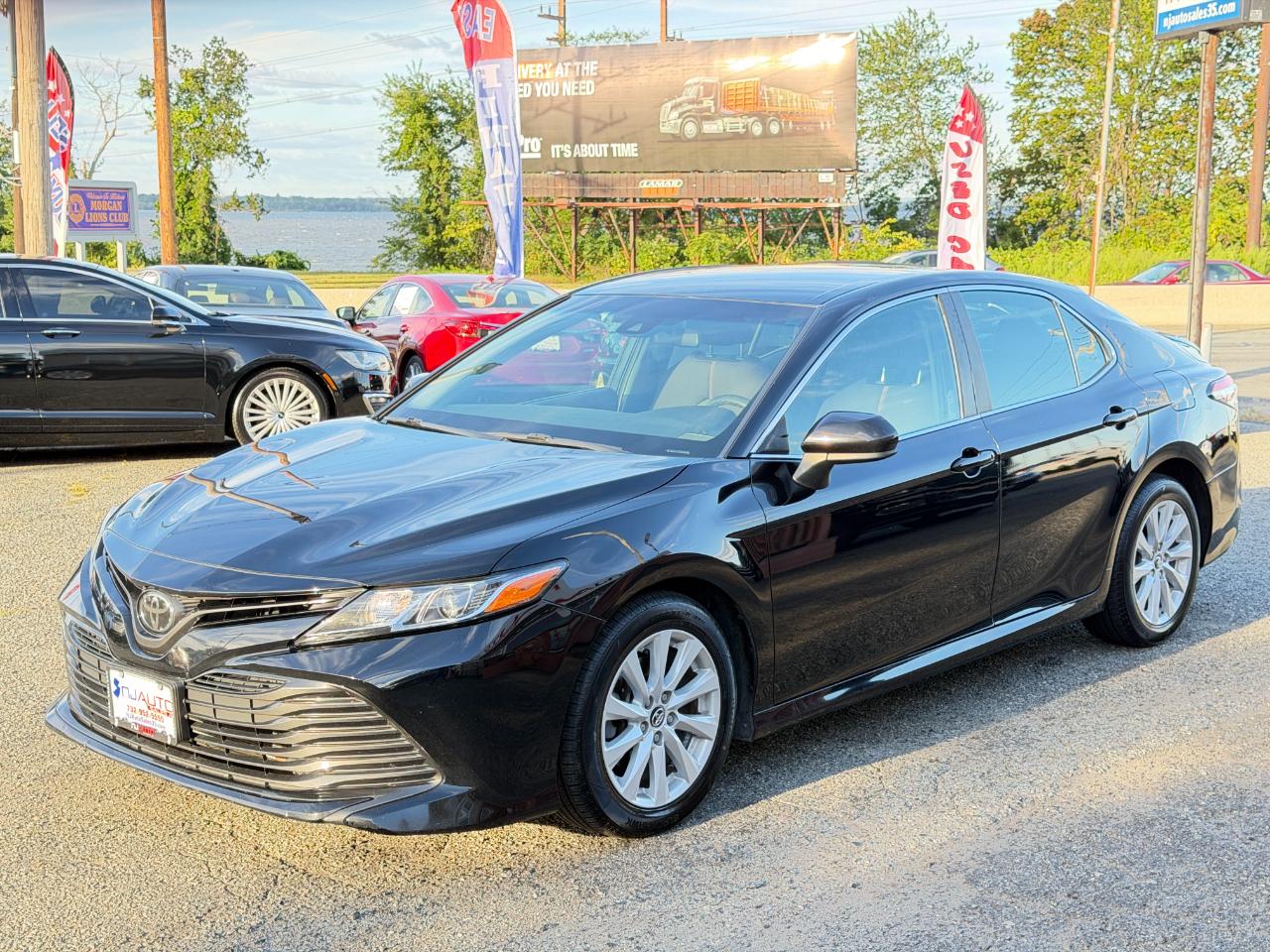 Toyota Camry LE Auto (Natl) 2018