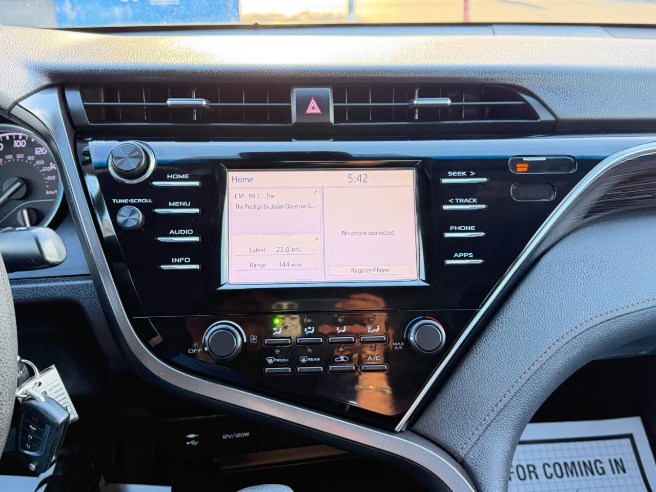 Toyota Camry LE Auto (Natl) 2018
