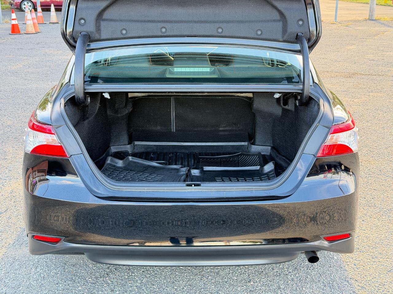Toyota Camry LE Auto (Natl) 2018