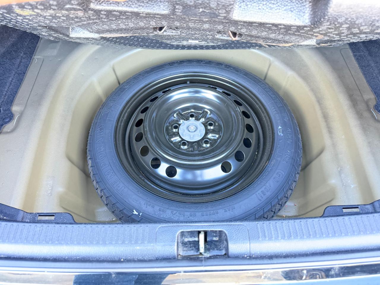 Toyota Camry LE Auto (Natl) 2018