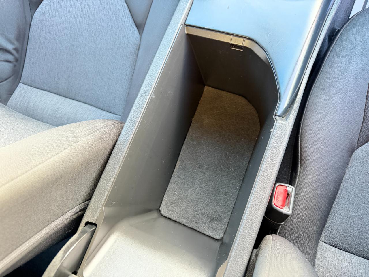 Toyota Camry LE Auto (Natl) 2018
