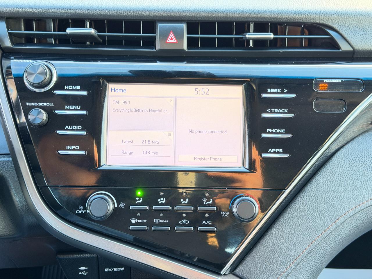 Toyota Camry LE Auto (Natl) 2018