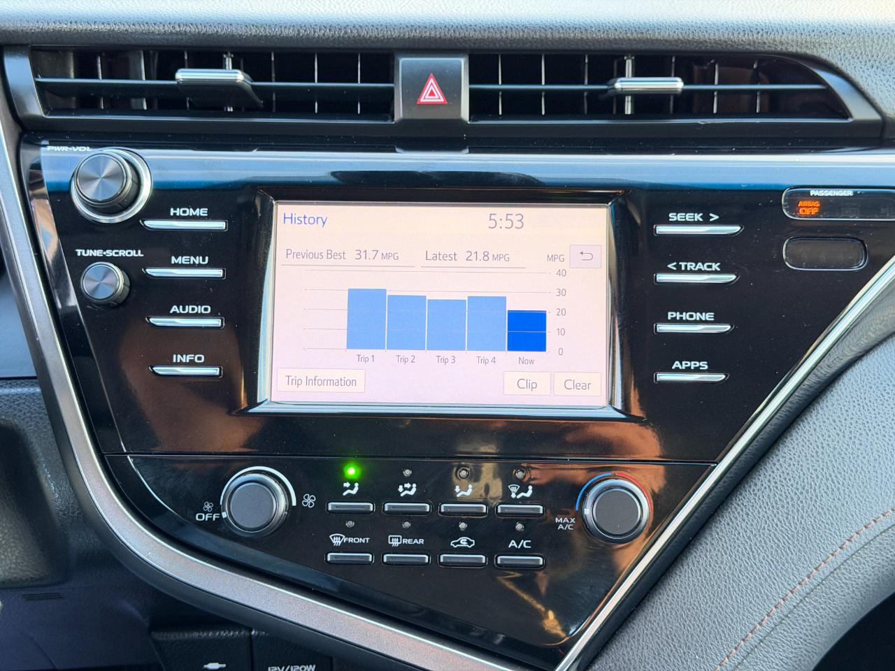 Toyota Camry LE Auto (Natl) 2018
