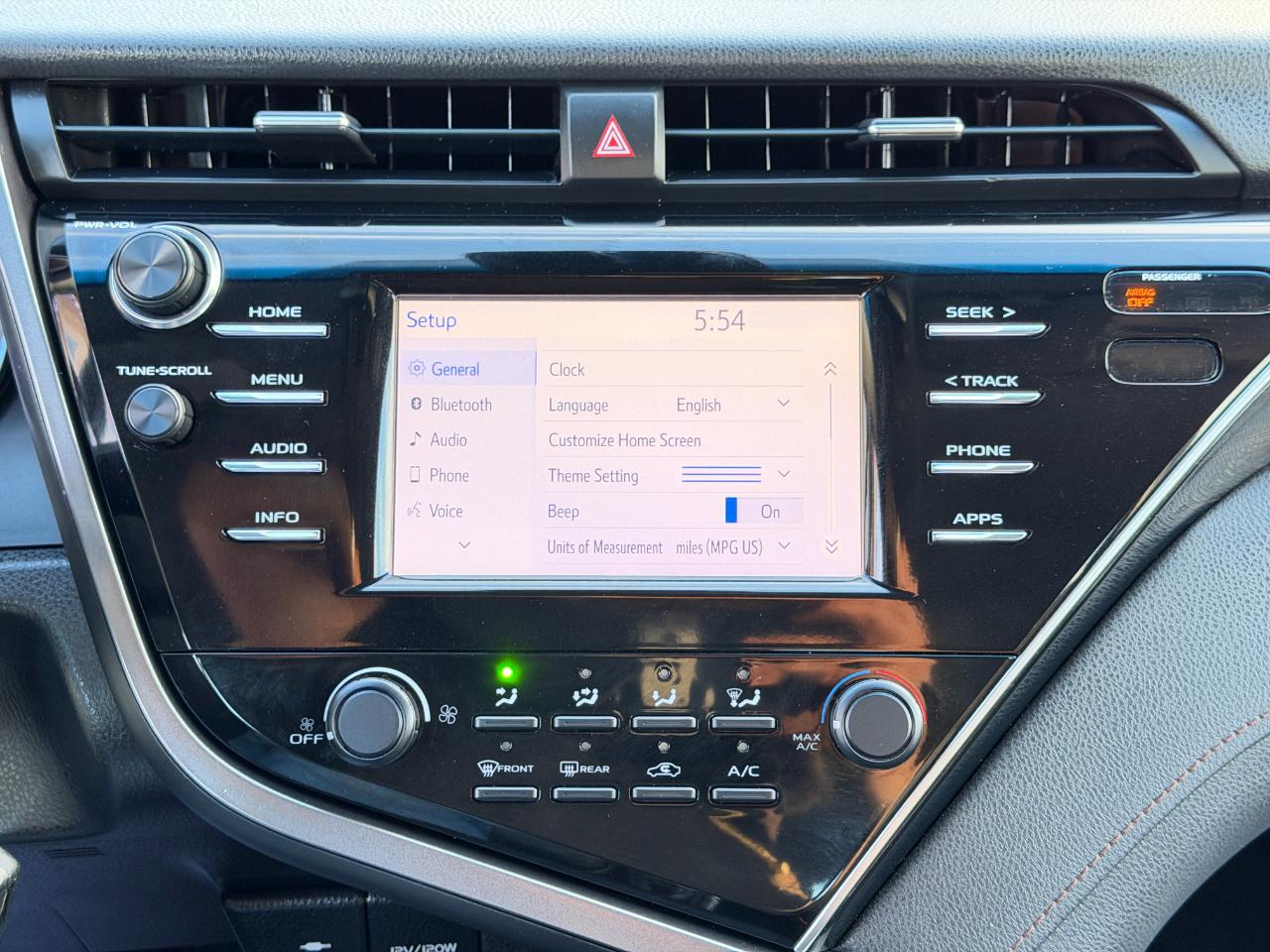 Toyota Camry LE Auto (Natl) 2018