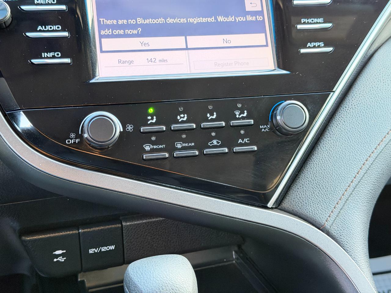 Toyota Camry LE Auto (Natl) 2018