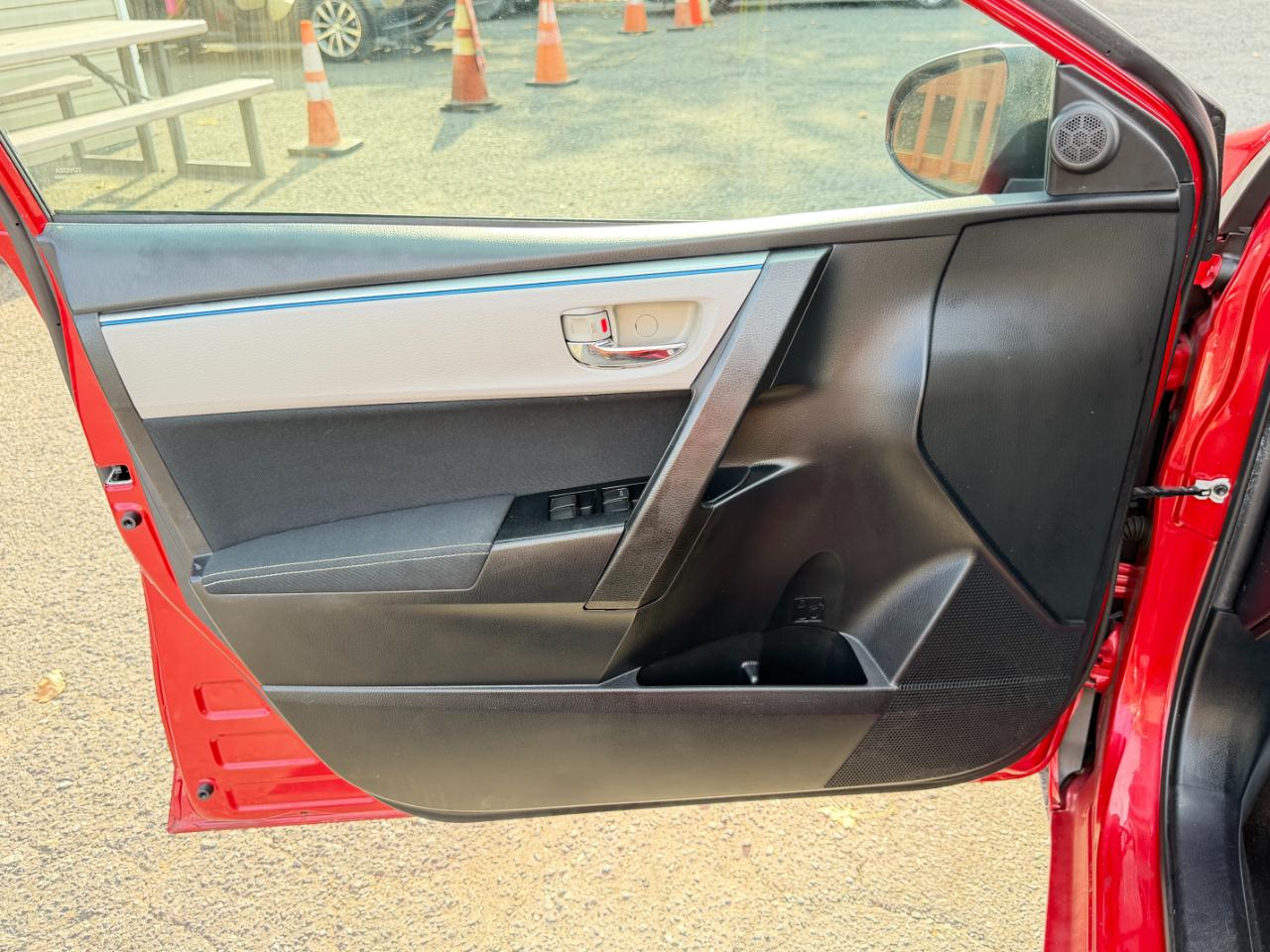Toyota Corolla 4dr Sedan LE Auto 2014