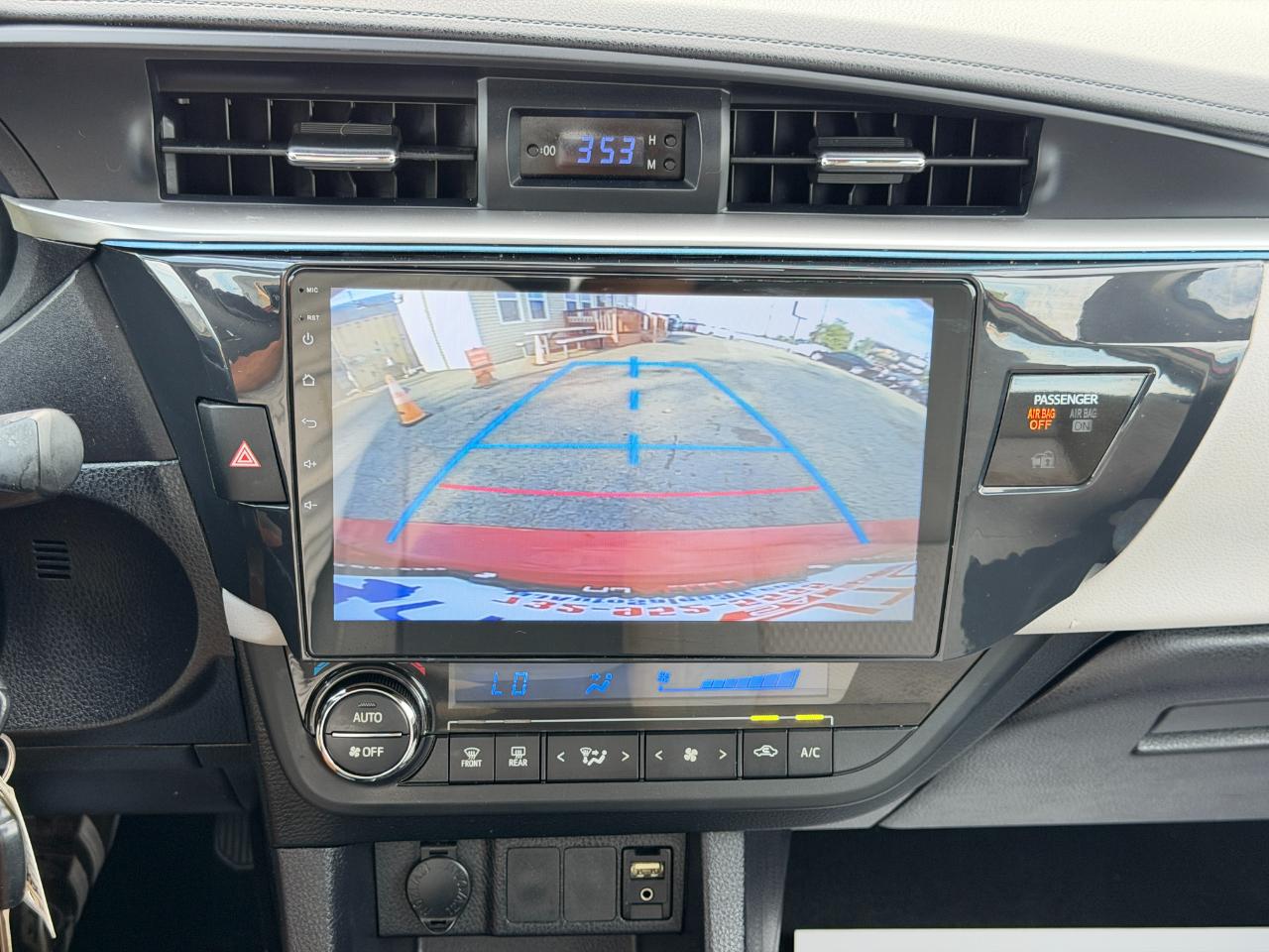 Toyota Corolla 4dr Sedan LE Auto 2014