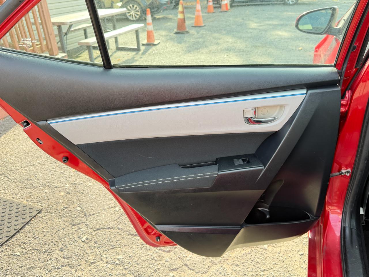 Toyota Corolla 4dr Sedan LE Auto 2014