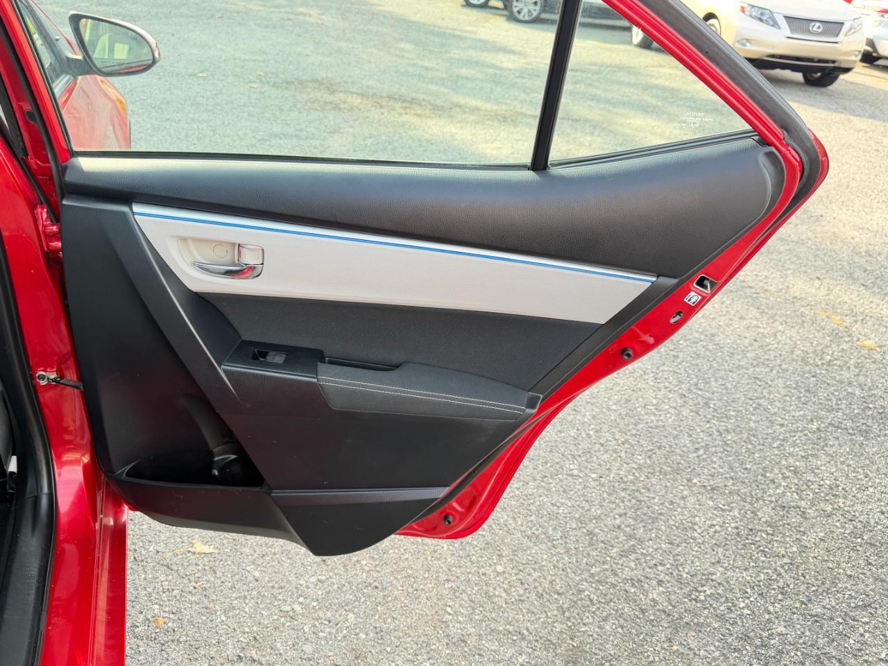Toyota Corolla 4dr Sedan LE Auto 2014
