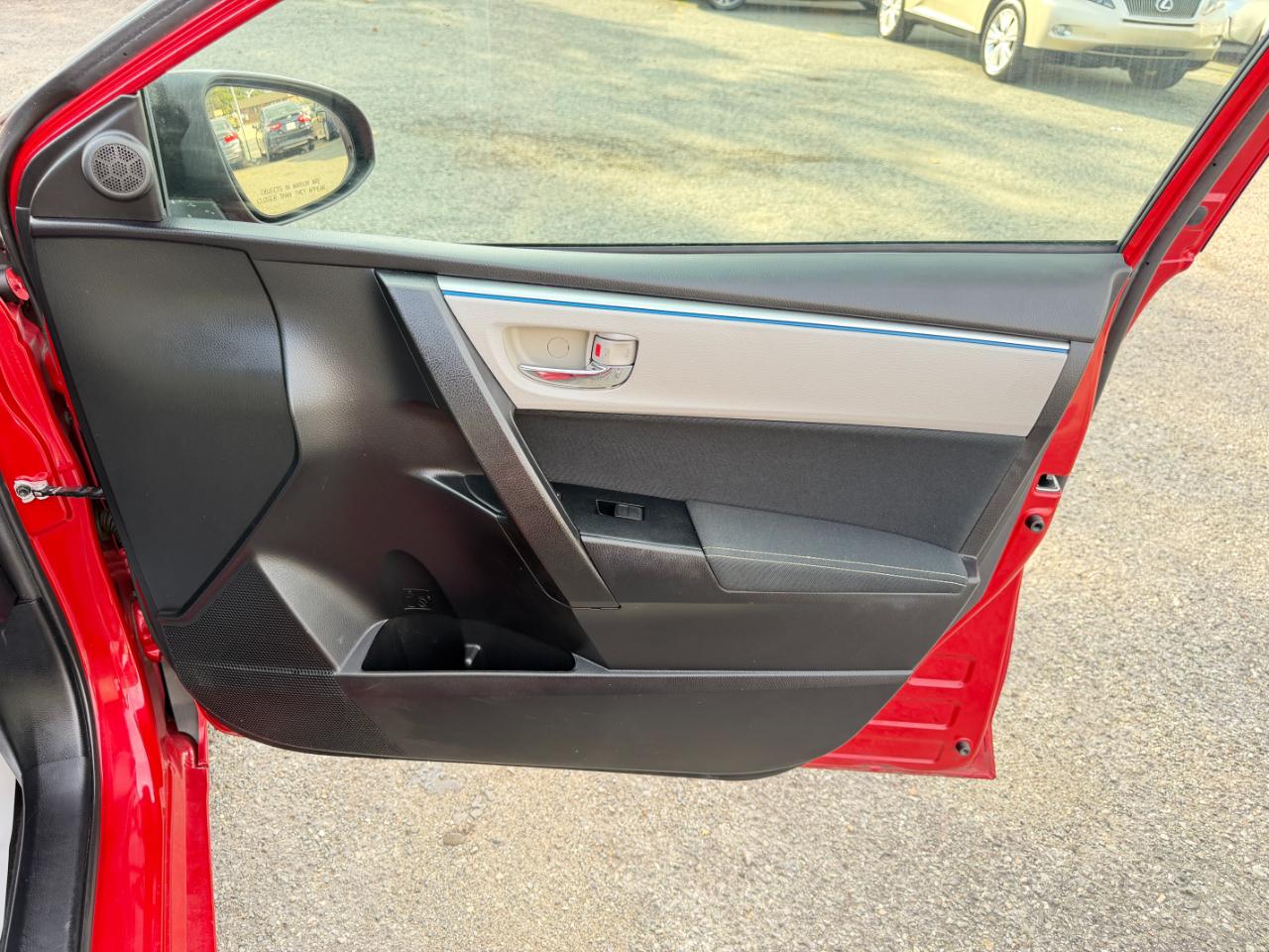 Toyota Corolla 4dr Sedan LE Auto 2014