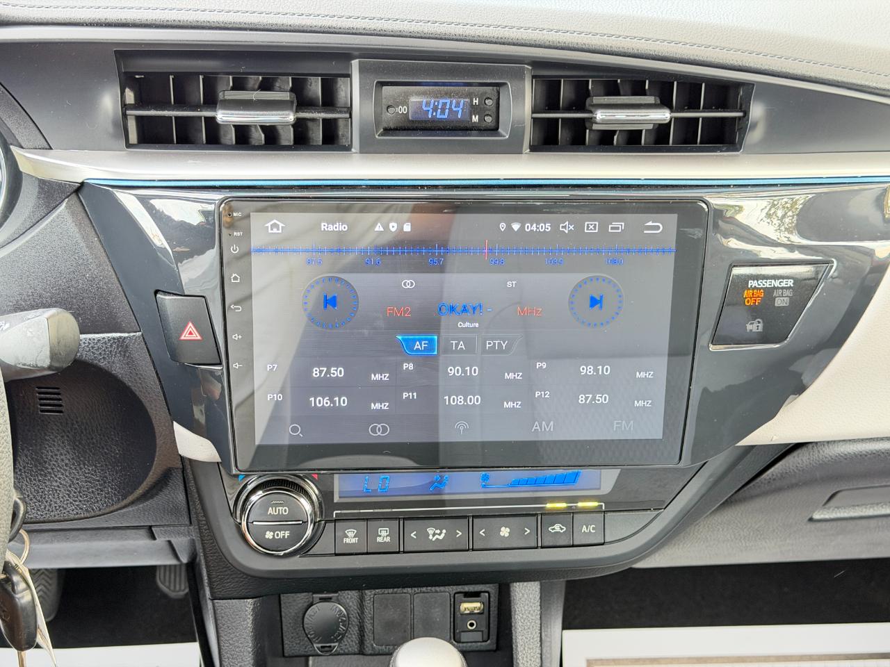 Toyota Corolla 4dr Sedan LE Auto 2014
